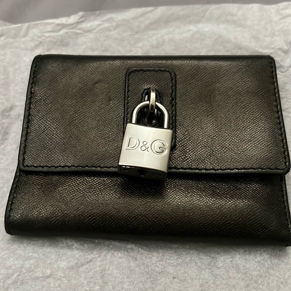 D&G wallet.